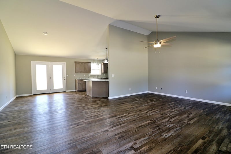104 Cason Ln, Oneida, TN 37841
