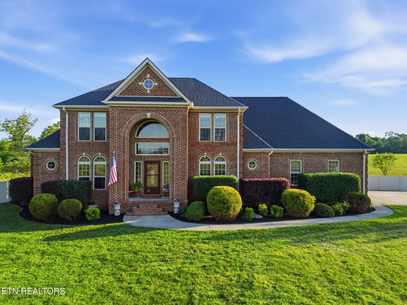 104 Charleston Pl, Madisonville, TN 37354