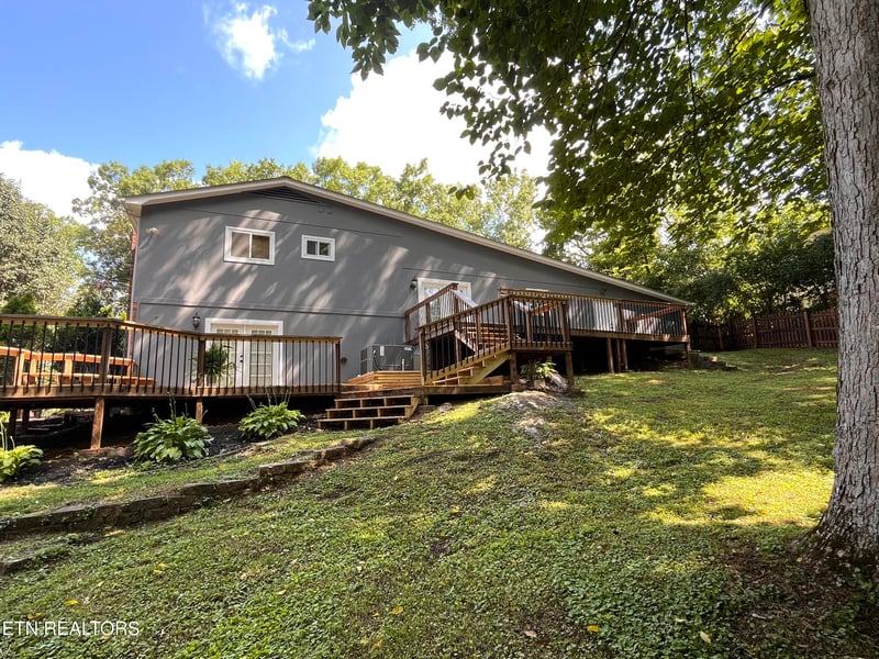 104 Clark Ln, Oak Ridge, TN 37830