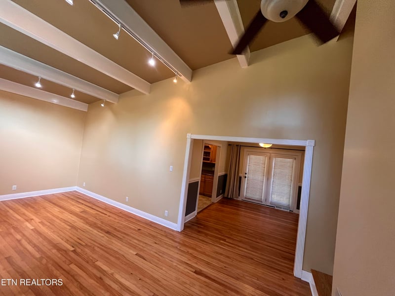 104 Clark Ln, Oak Ridge, TN 37830