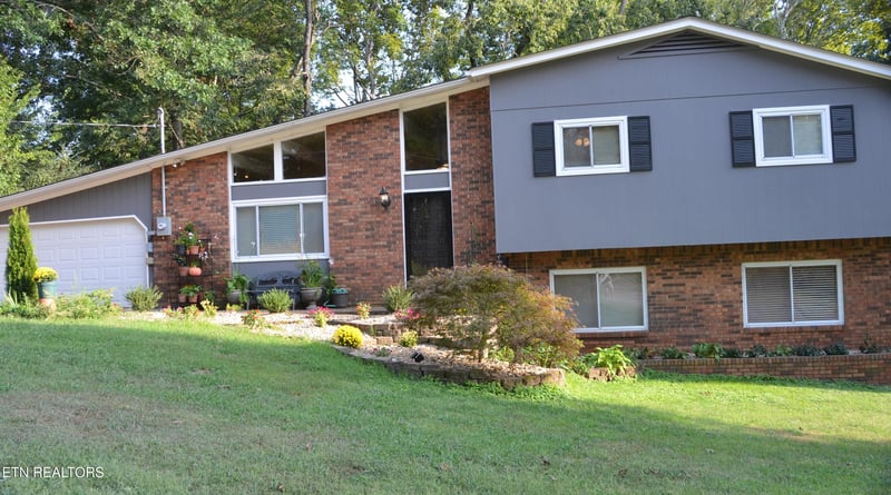 104 Clark Ln, Oak Ridge, TN 37830