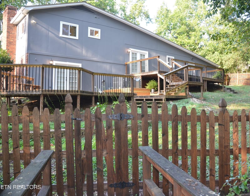 104 Clark Ln, Oak Ridge, TN 37830