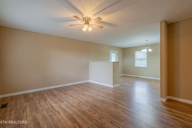 104 Coffey Ln, Harriman, TN 37748