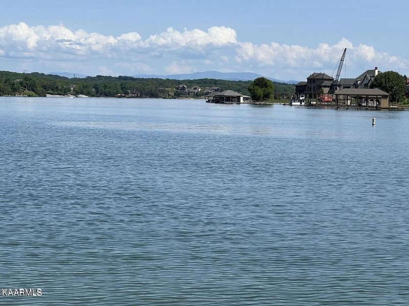 104 Coyatee Point Dr, Loudon, TN 37774