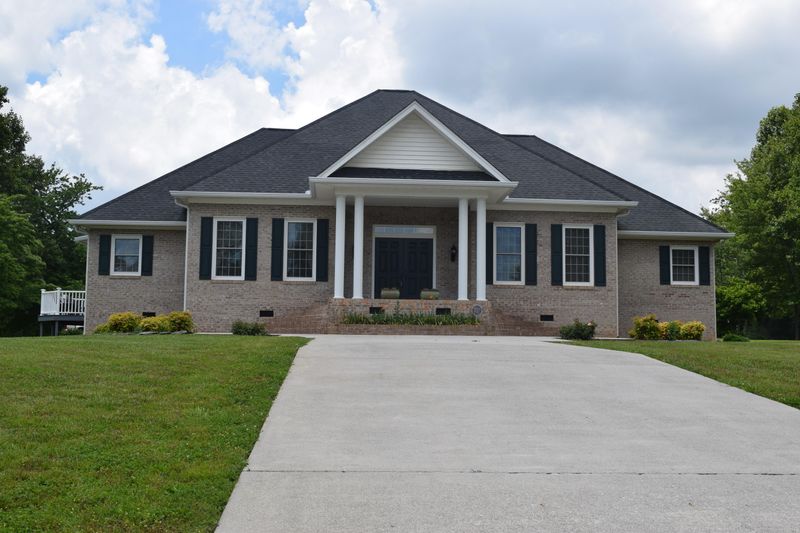 104 Deer Rn, Vonore, TN 37885