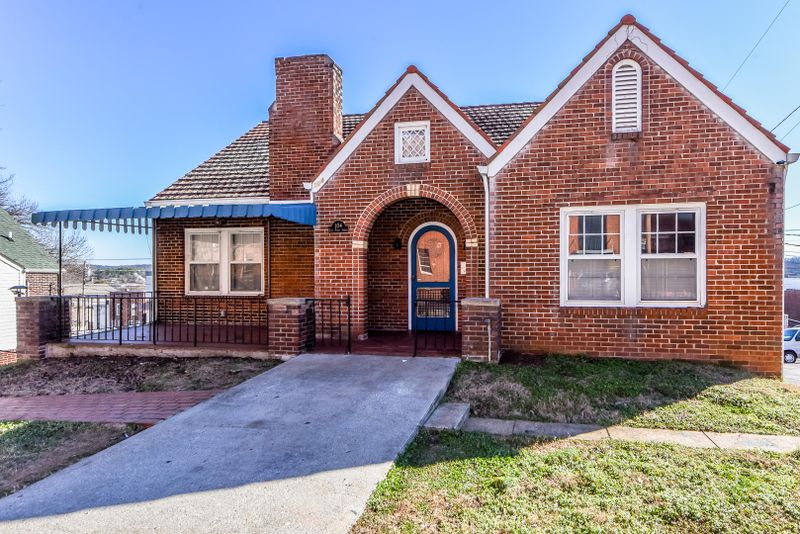 104 E 1st Ave, Lenoir City, TN 37771