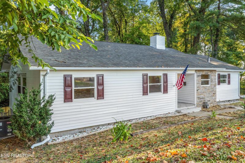 104 E Damascus Rd, Oak Ridge, TN 37830