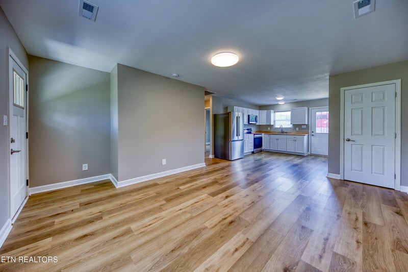 104 E Maire Ave, Clinton, TN 37716