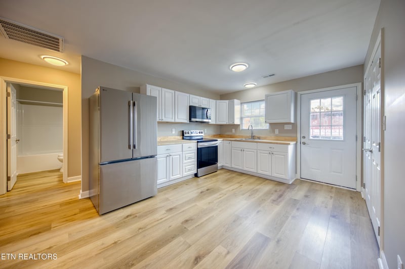 104 E Maire Ave, Clinton, TN 37716