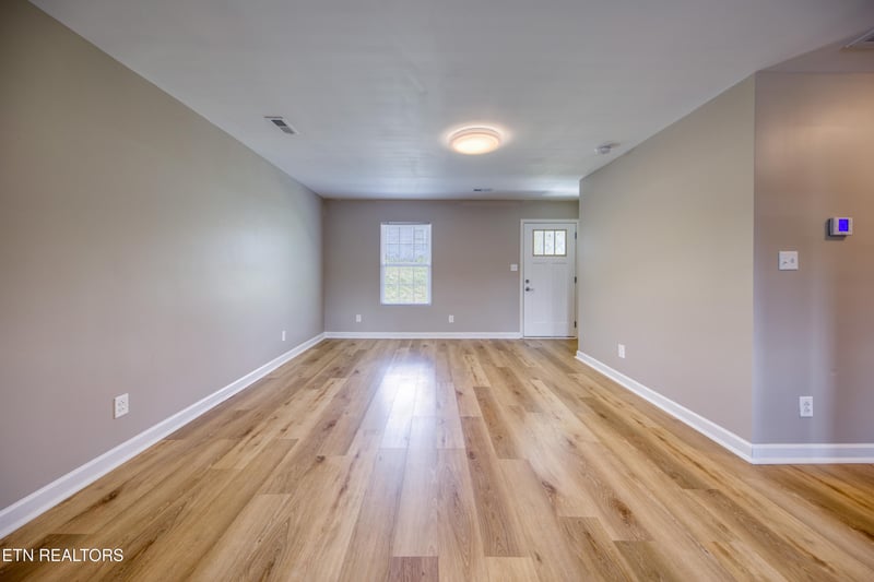 104 E Maire Ave, Clinton, TN 37716