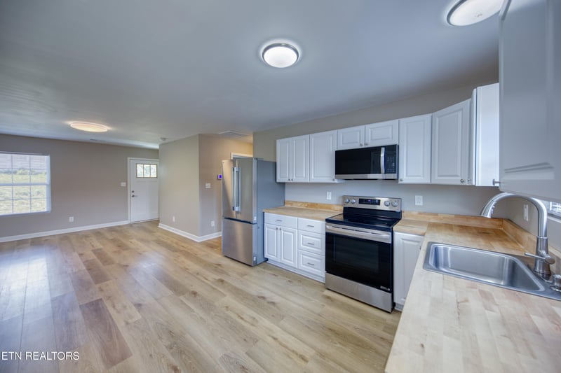 104 E Maire Ave, Clinton, TN 37716