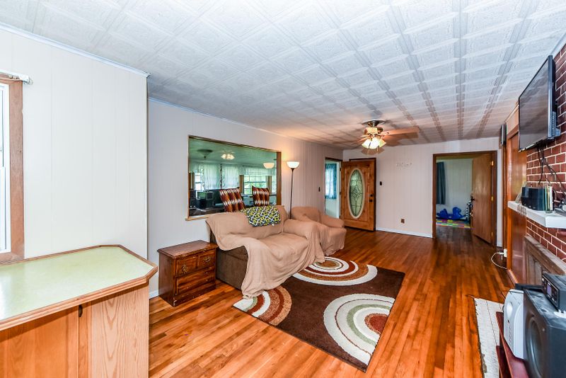 104 E Price Rd, Oak Ridge, TN 37830