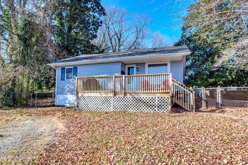 104 E Wadsworth Cir, Oak Ridge, TN 37830