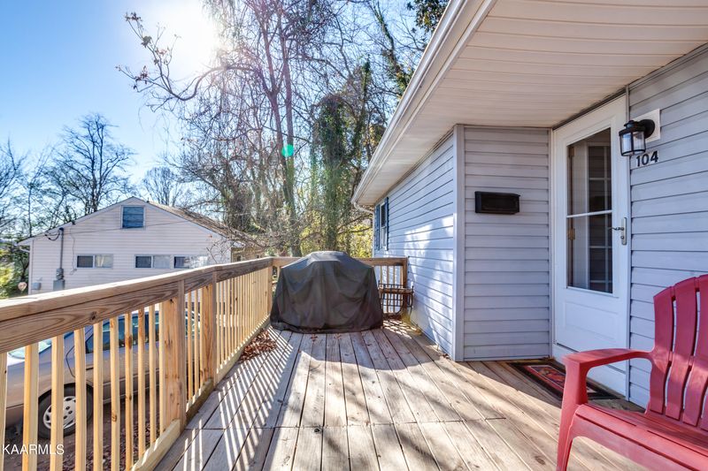 104 E Wadsworth Cir, Oak Ridge, TN 37830
