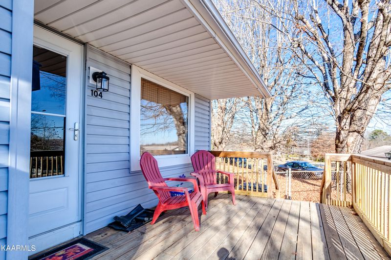 104 E Wadsworth Cir, Oak Ridge, TN 37830