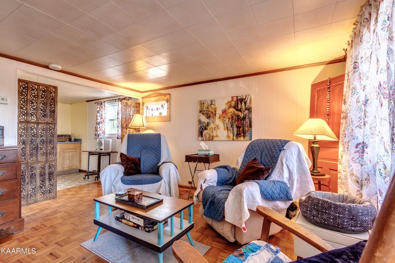 104 E Wadsworth Cir, Oak Ridge, TN 37830