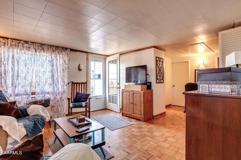 104 E Wadsworth Cir, Oak Ridge, TN 37830