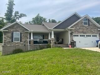 104 Edward Dison Dr, Clinton, TN 37716