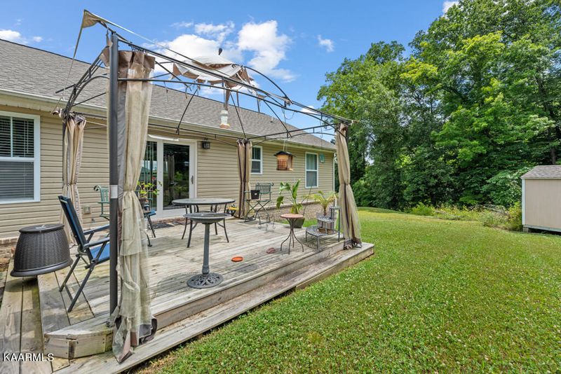 104 Edward Dison Dr, Clinton, TN 37716