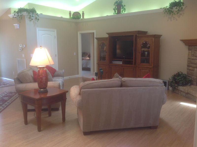 104 Forest Hill Dr, Crossville, TN 38558
