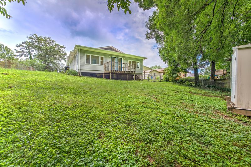 104 Glendale Ln, Oak Ridge, TN 37830