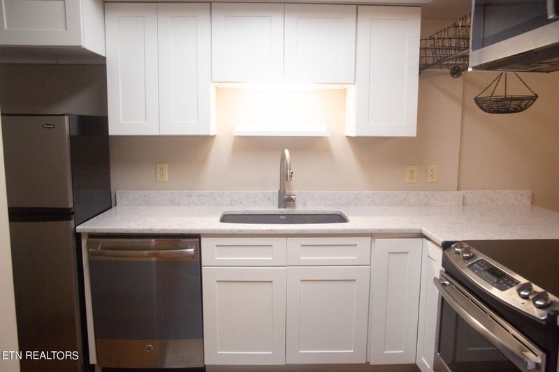 104 Hazleton Ln, Oak Ridge, TN 37830