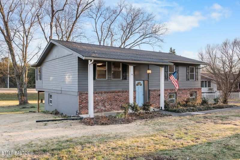 104 Macon Ln, Oak Ridge, TN 37830