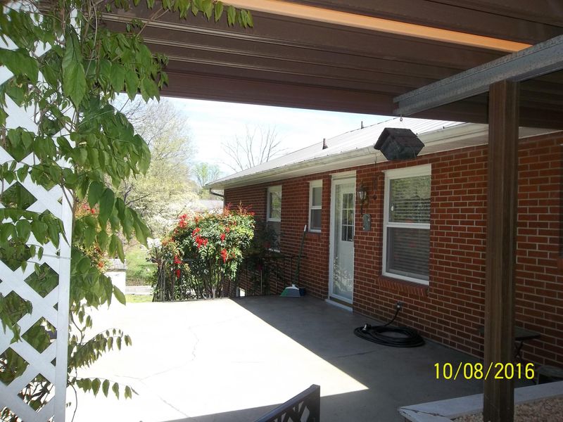 104 Maple Ln, Oak Ridge, TN 37830