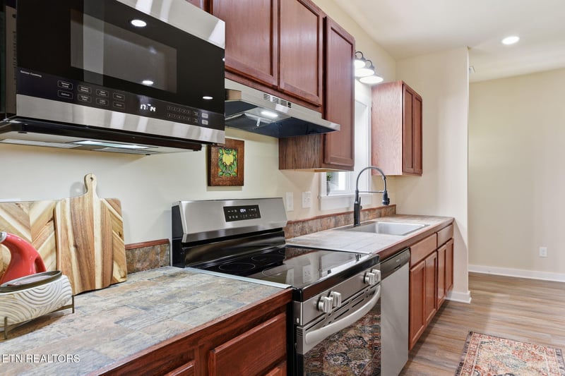 104 Marion Rd, Oak Ridge, TN 37830