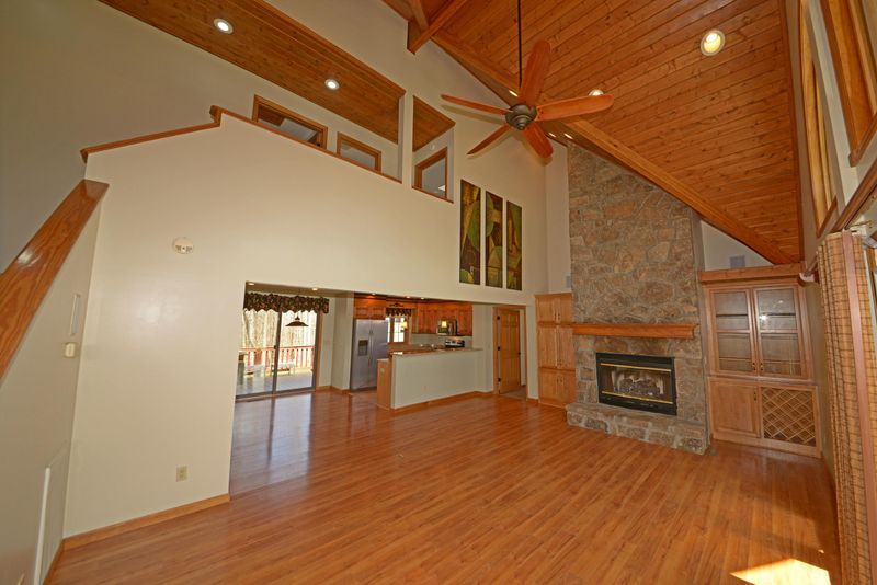 104 Markham Ln, Fairfield Glade, TN 38558