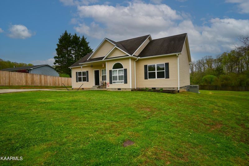 104 Meade Dr, Kingston, TN 37763