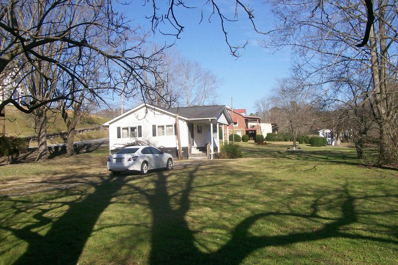 104 Meadow St, Rocky Top, TN 37769