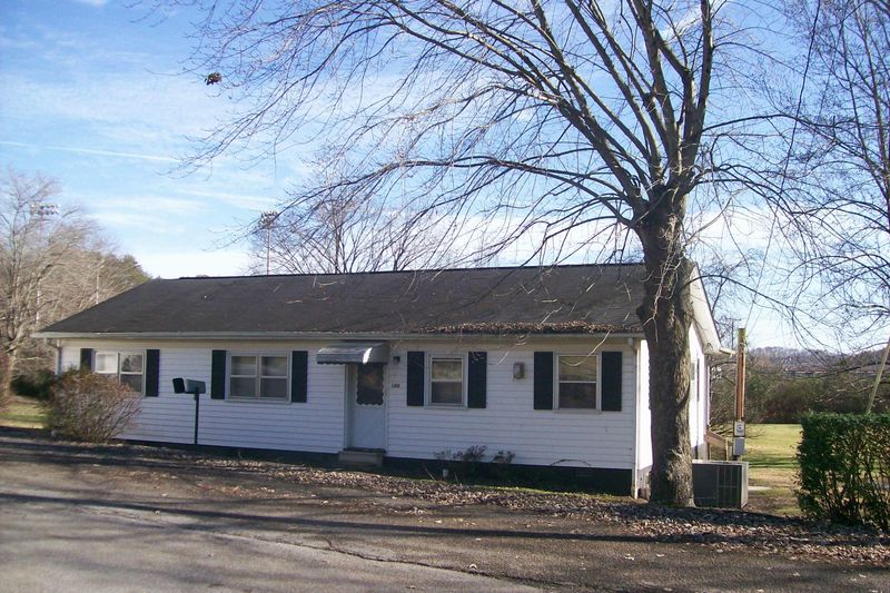 104 Meadow St, Rocky Top, TN 37769