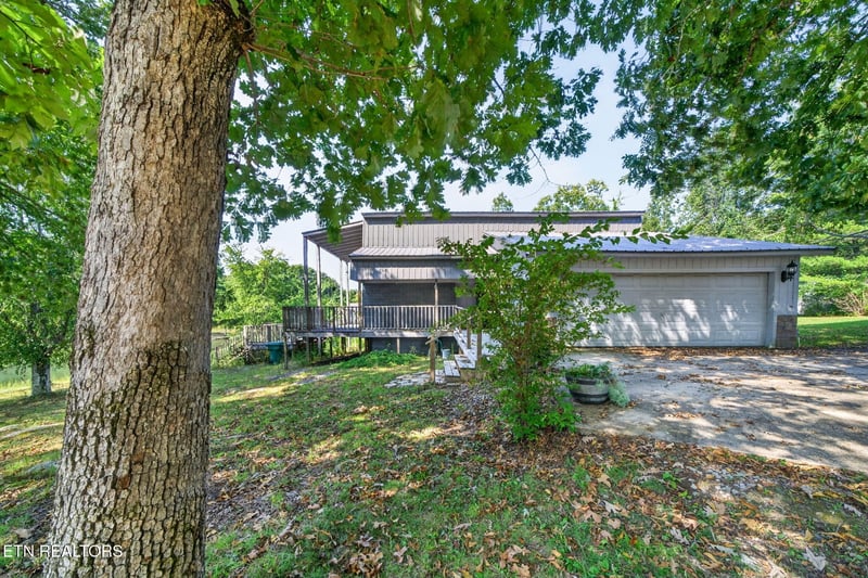 104 Mena Ln, Crossville, TN 38572