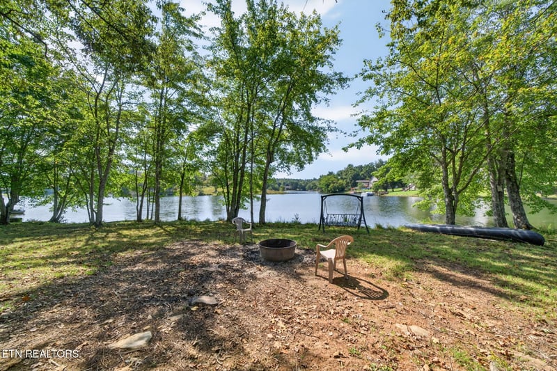104 Mena Ln, Crossville, TN 38572