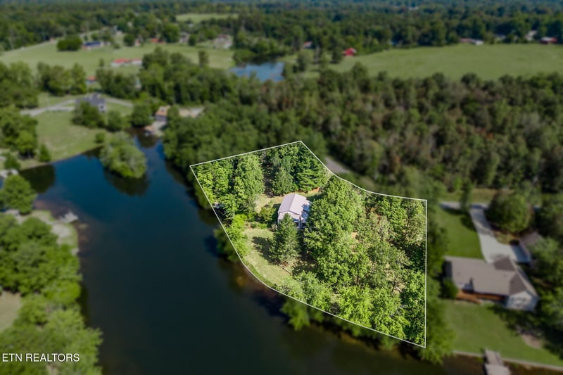 104 Mena Ln, Crossville, TN 38572
