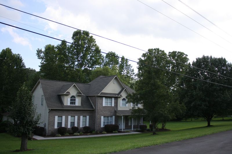 104 Midfield Dr, Maynardville, TN 37807