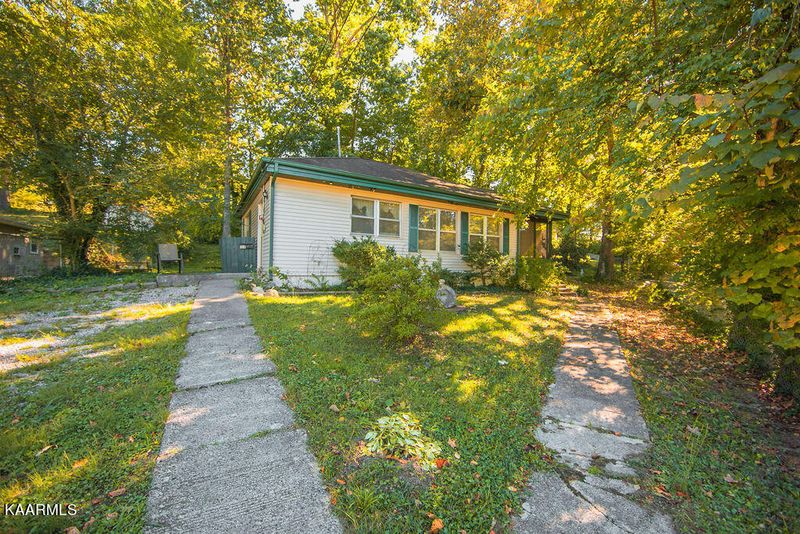 104 Morris Ln, Oak Ridge, TN 37830
