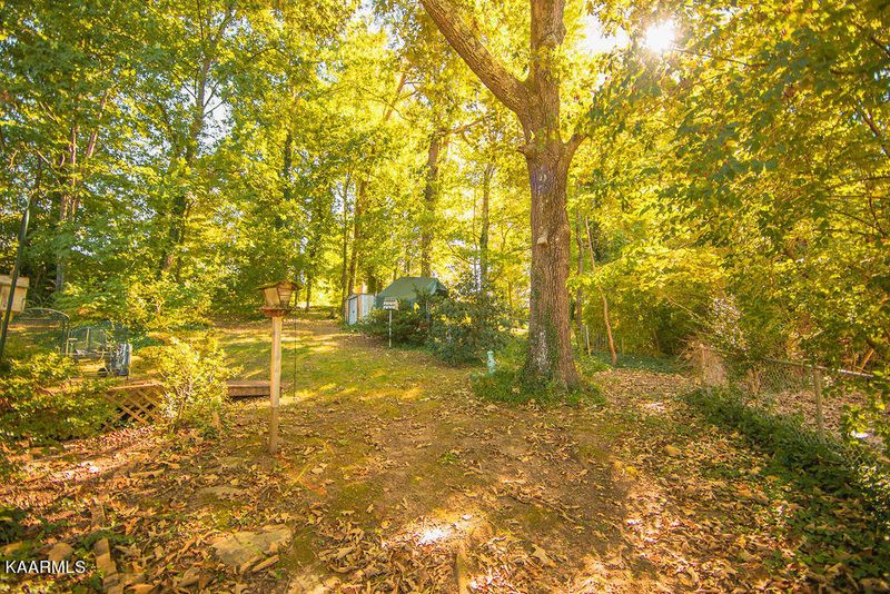 104 Morris Ln, Oak Ridge, TN 37830