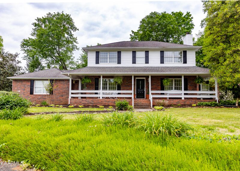 104 Naples Ln, Oak Ridge, TN 37830
