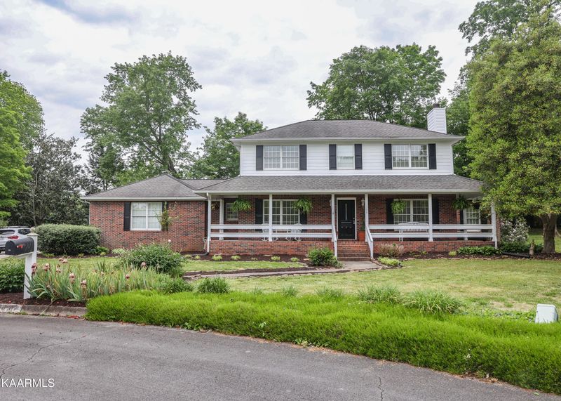 104 Naples Ln, Oak Ridge, TN 37830