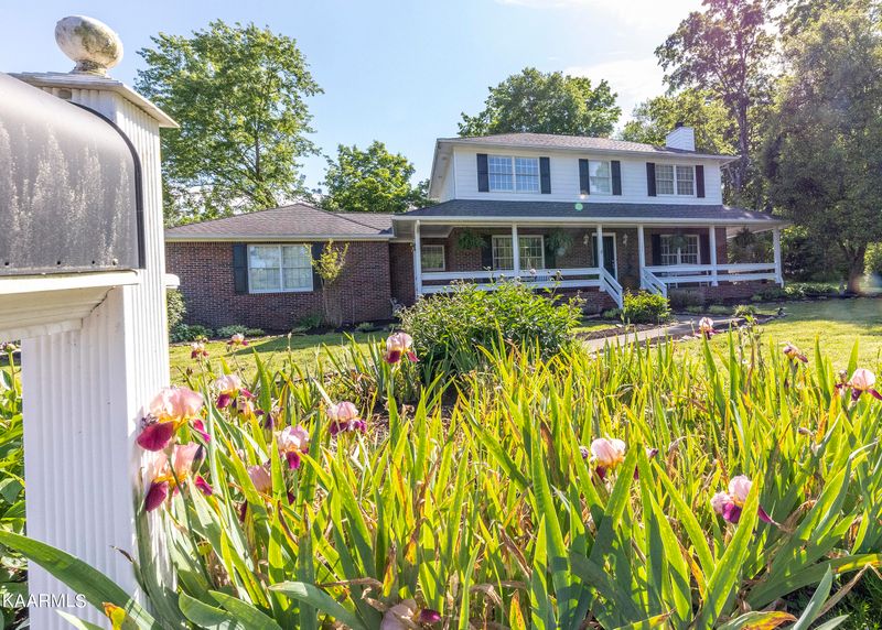 104 Naples Ln, Oak Ridge, TN 37830