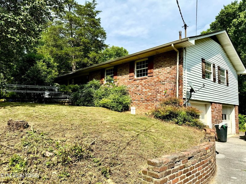 104 Newhaven Rd, Oak Ridge, TN 37830