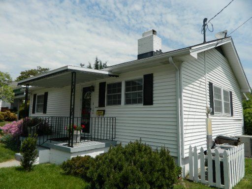 104 Packer Rd, Oak Ridge, TN 37830