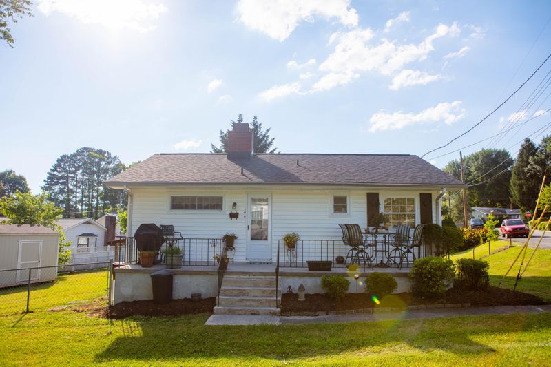 104 Panama Rd, Oak Ridge, TN 37830
