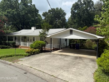 104 Pleasant Rd, Oak Ridge, TN 37830