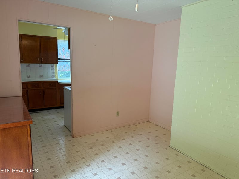104 Pleasant Rd, Oak Ridge, TN 37830