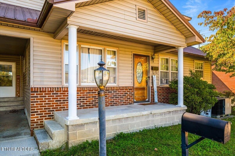 104 Rich Ln, Lafollette, TN 37766