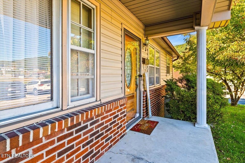 104 Rich Ln, Lafollette, TN 37766