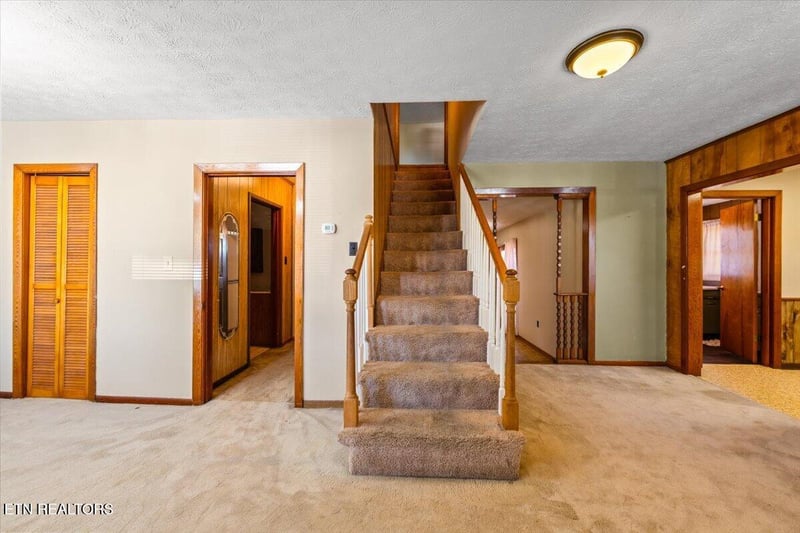 104 Rich Ln, Lafollette, TN 37766